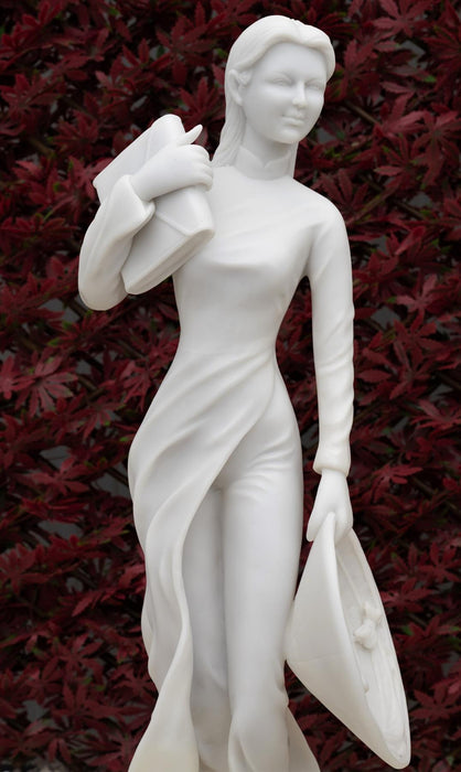 Dinova Miss Siagon White Statue